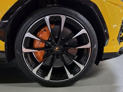 2021 Lamborghini URUS photo 7