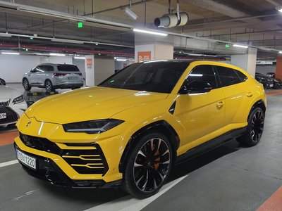 2021 Lamborghini URUS photo 1