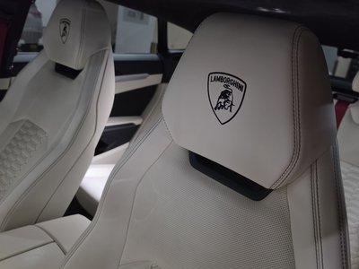 2021 Lamborghini URUS photo 9