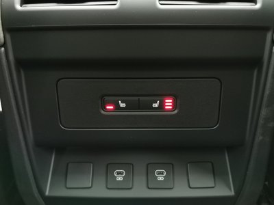 LAND ROVER DEFENDER - 8