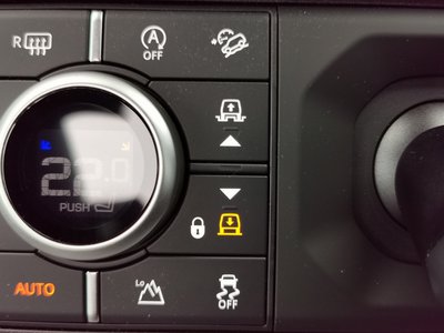 LAND ROVER DEFENDER - 4