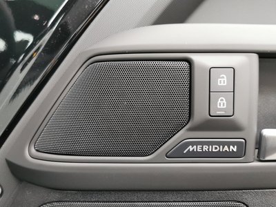 LAND ROVER DEFENDER - 9