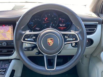 PORSCHE MACAN - 9