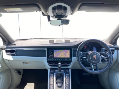PORSCHE MACAN - 2