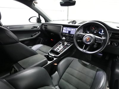 PORSCHE MACAN - 4