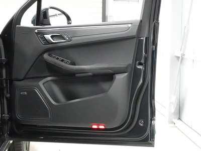 PORSCHE MACAN - 8