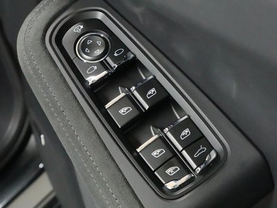 PORSCHE MACAN - 10