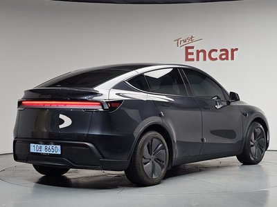 TESLA MODEL Y - 2