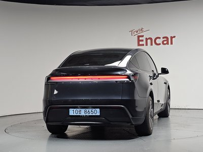 TESLA MODEL Y - 4