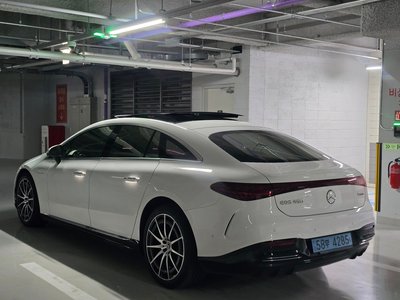 MERCEDES-BENZ EQS - 7