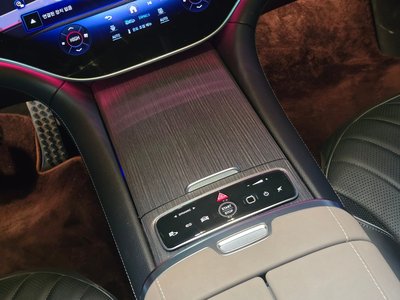 MERCEDES-BENZ EQS - 10