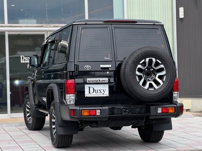 TOYOTA LAND CRUISER 70 - 8