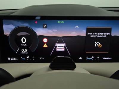 2025 Genesis G80 (RG3) thumbnail 11
