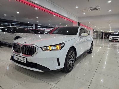 BMW 5 SERIES - 1