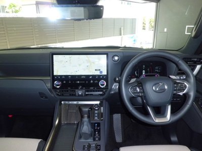 صورة 6 لـ 2025 Lexus GX
