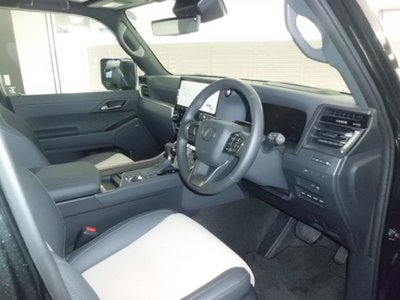 2025 Lexus GX — миниатюра 11