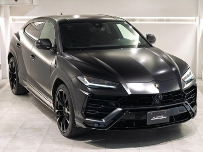 LAMBORGHINI URUS - 4
