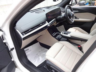 2025 BMW IX2 照片 9