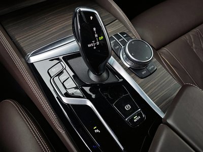 صورة 9 لـ 2021 BMW 5 SERIES