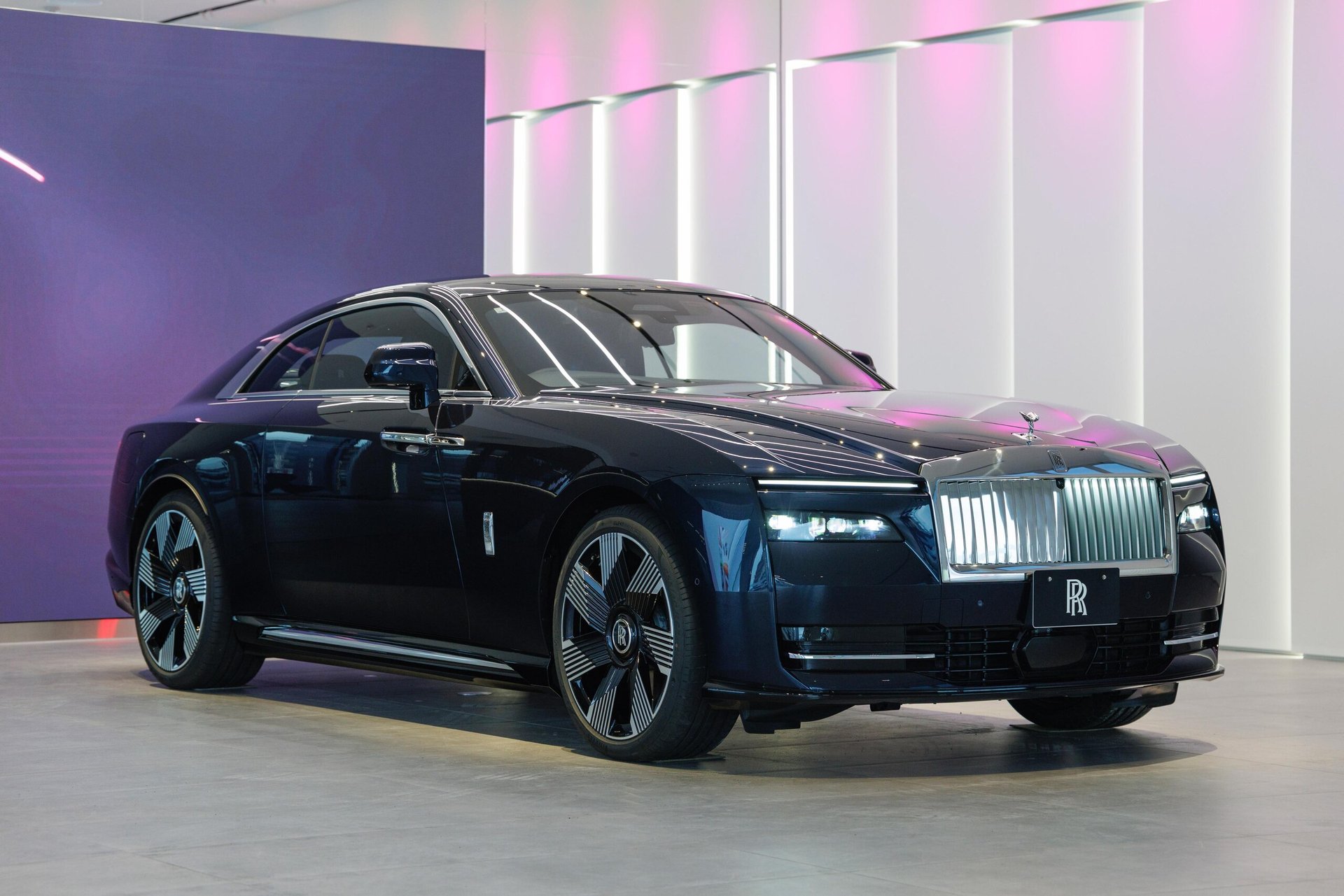 ROLLS ROYCE SPECTRE - View 1