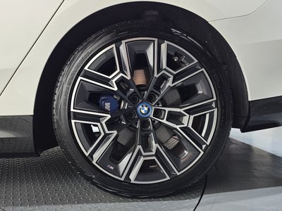 2025 BMW 5 SERIES 照片 8