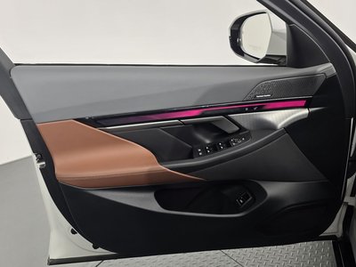 2025 BMW 5 SERIES thumbnail 14