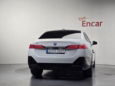 2025 BMW 5 SERIES 照片 4