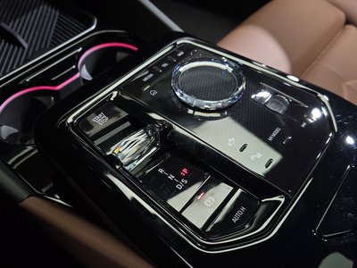 2025 BMW 5 SERIES thumbnail 12