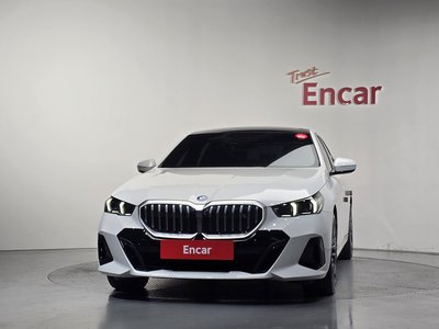 2025 BMW 5 SERIES 照片 2