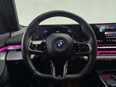 2025 BMW 5 SERIES thumbnail 19