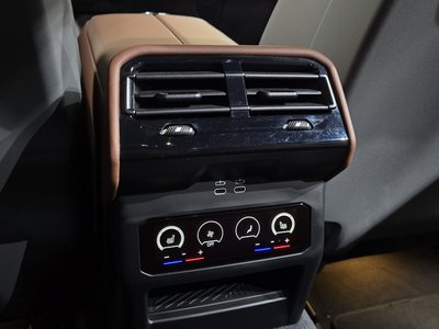 2025 BMW 5 SERIES thumbnail 28