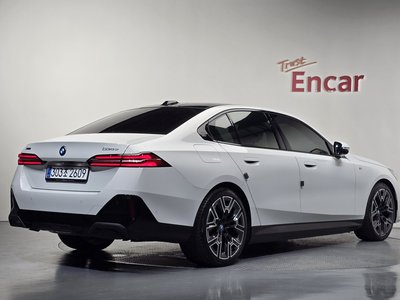 2025 BMW 5 SERIES 照片 3