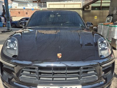 PORSCHE MACAN - 2