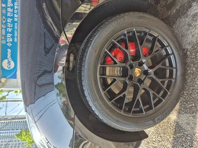 PORSCHE MACAN - 9