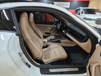 صورة 10 لـ 2020 Porsche 911