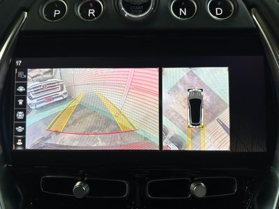 ASTON MARTIN DBX - 7