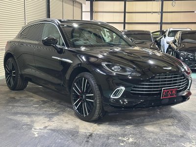 ASTON MARTIN DBX - 3