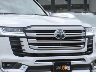 TOYOTA LAND CRUISER 300 - 7