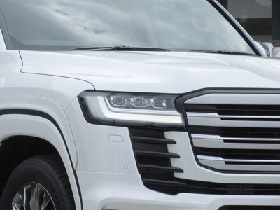 TOYOTA LAND CRUISER 300 - 8