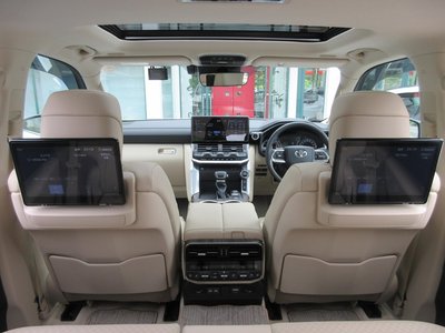 صورة مصغرة 33 لـ 2024 Toyota LAND CRUISER 300