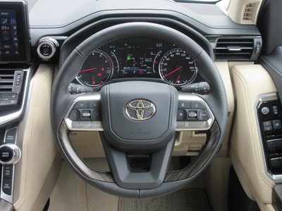 صورة مصغرة 43 لـ 2024 Toyota LAND CRUISER 300