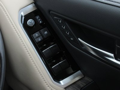 صورة مصغرة 48 لـ 2024 Toyota LAND CRUISER 300
