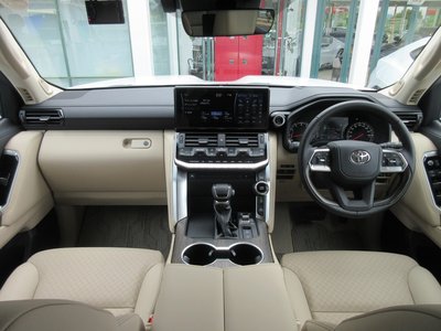 TOYOTA LAND CRUISER 300 - 2