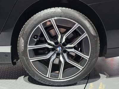 BMW I7 - 8