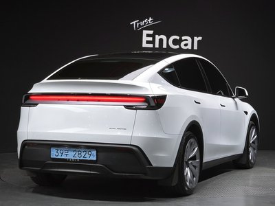 TESLA MODEL Y - 4
