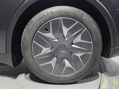 TESLA MODEL Y - 8