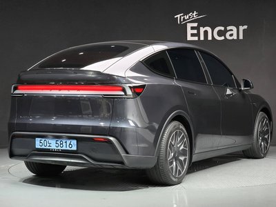 TESLA MODEL Y - 4
