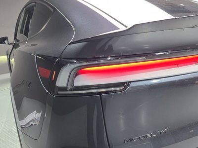 TESLA MODEL Y - 10