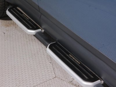 LAND ROVER DEFENDER - 6