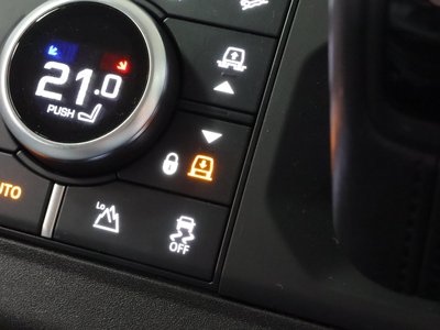 LAND ROVER DEFENDER - 4